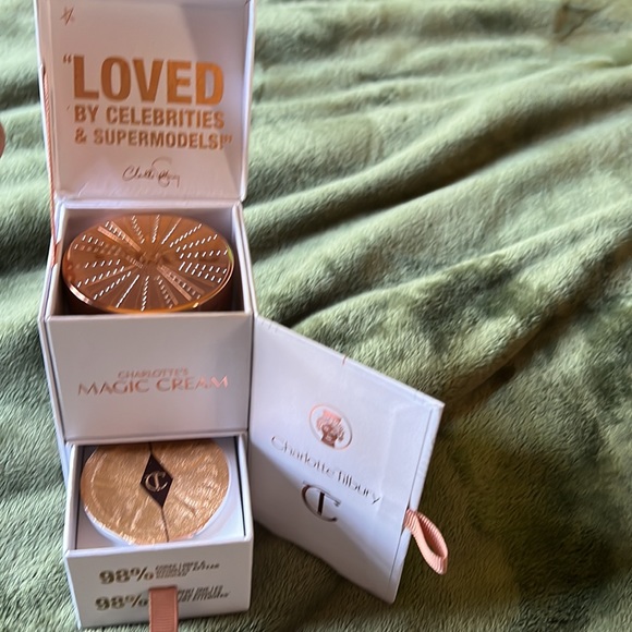 CHARLOTTE'S MAGIC CREAM FOREVER 50ML
SKINCARE KIT - Picture 9 of 9